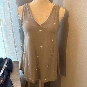 Gray flowy tank top cami with white bees, size small